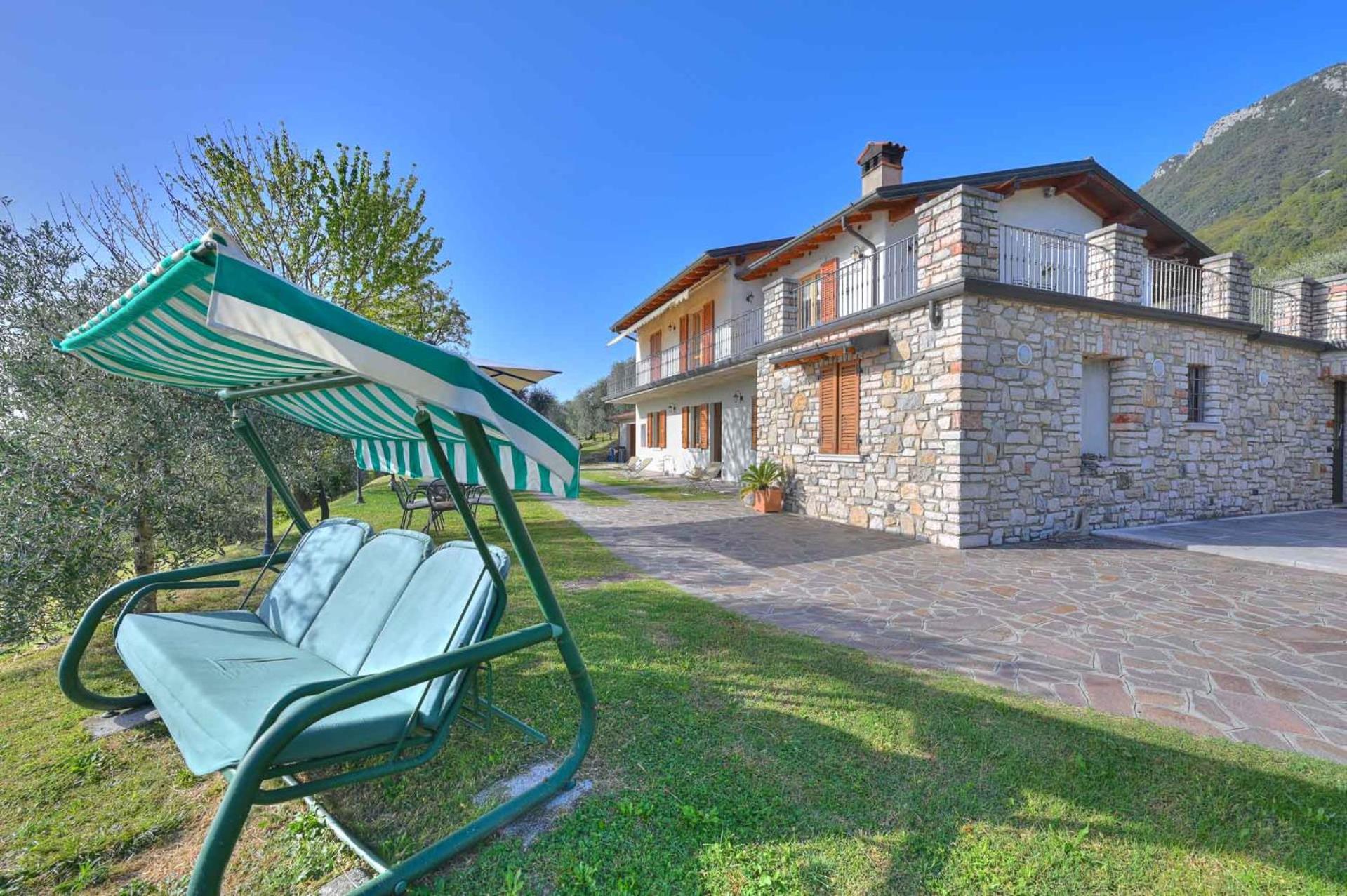Agriturismo L'Uliveto Гарняно Екстериор снимка